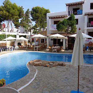https://apartamentos-los-pinares-benet.ibizaislandhotels.net